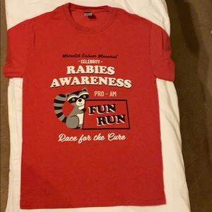 💥2/$10💥 The Office- Meredith Palmer T-shirt ❤️🦝 🤍